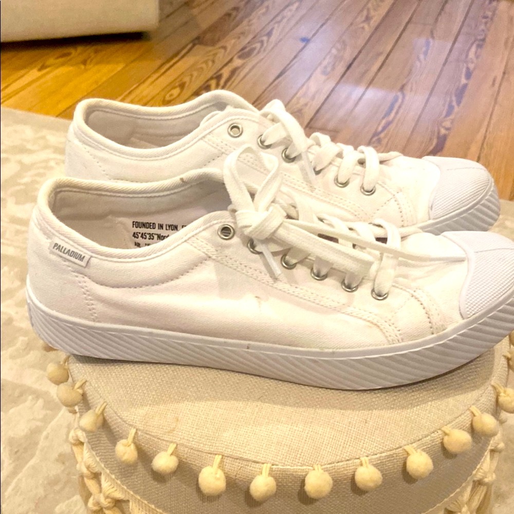 Palladium Women's Classic White Canvas Sneakers size 9